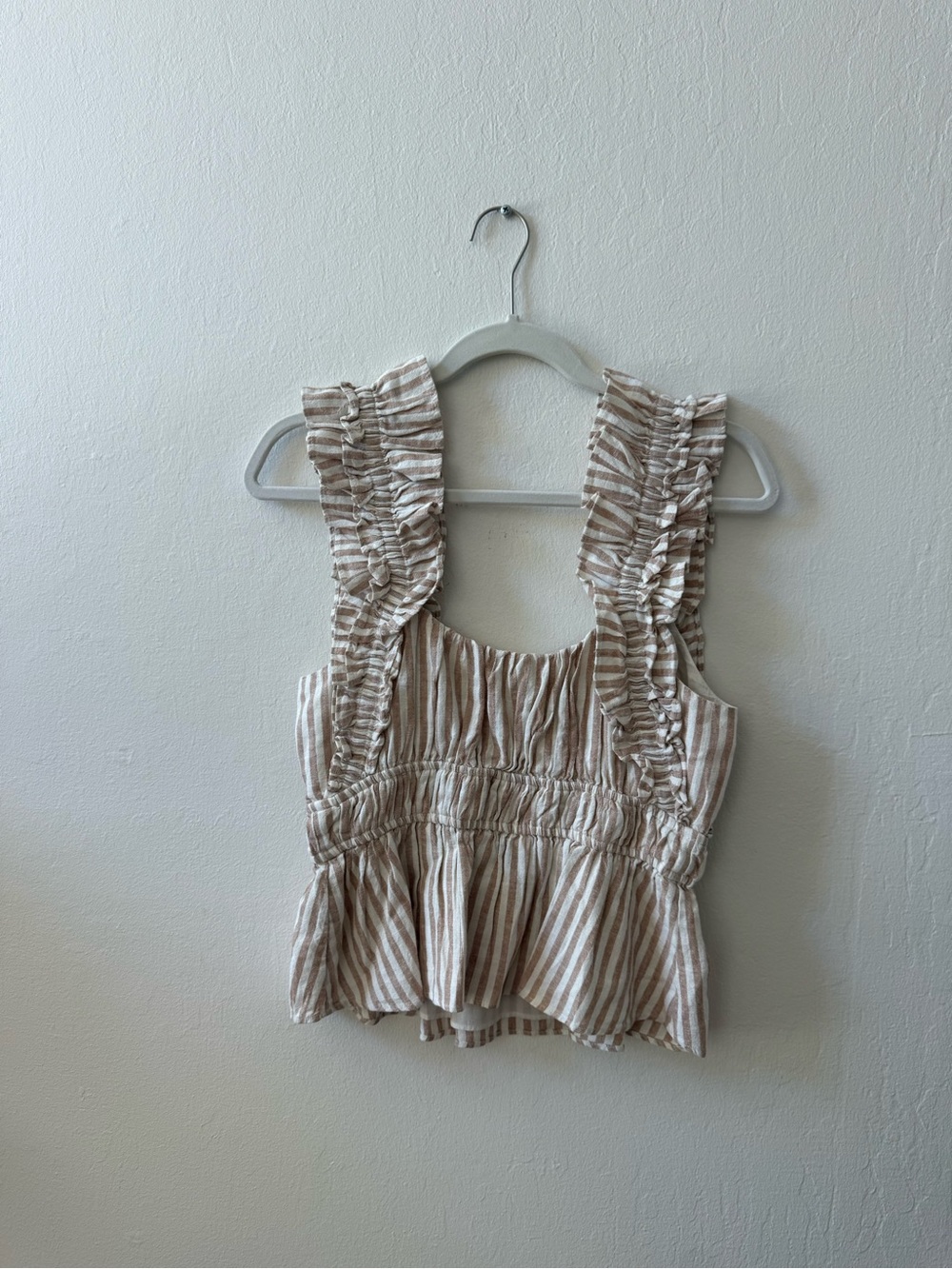NWT Abercrombie & Fitch Ruffle Strap Linen-blend Baby Doll Beige and white top - Picture 2 of 4